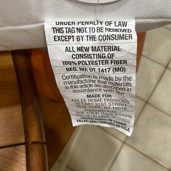 NWT.  Spring dogs, 18’ X 18”, throw pillow. - Picture 9 of 11